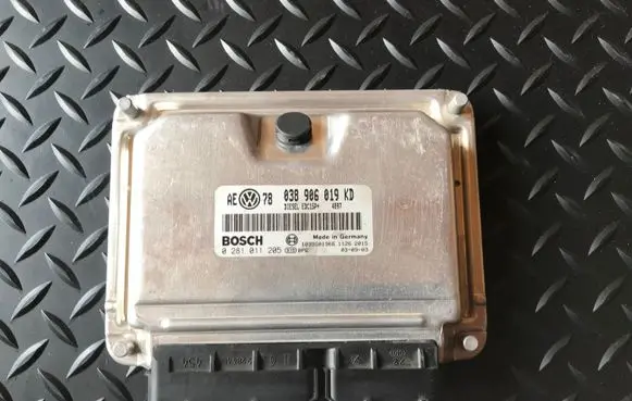 Volkswagen PASSAT B5.5 Engine control unit/module 038906019KD 0281011205 1039S01966