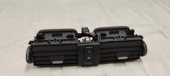 BMW 4 F32 F33 Dash center air vent grill 9347436