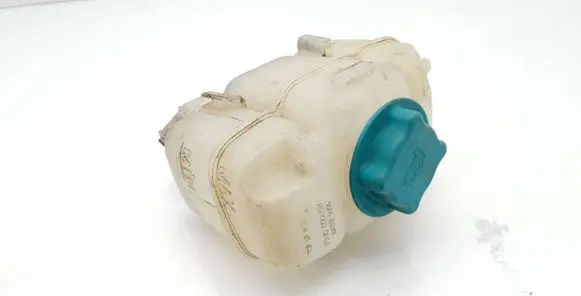 Volvo XC90 Coolant expansion tank/reservoir 8683455 8683456