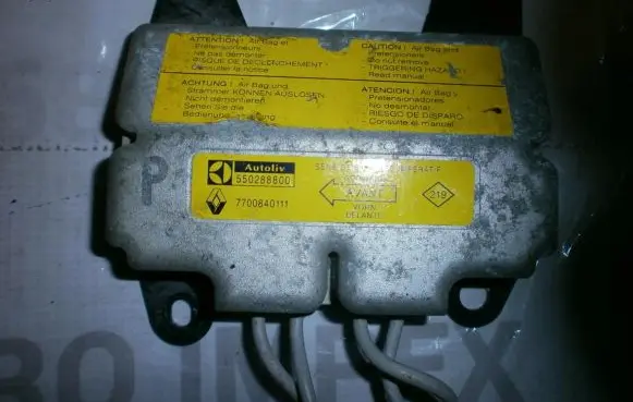 Renault Laguna I Airbag control unit/module 7700840111 550288800