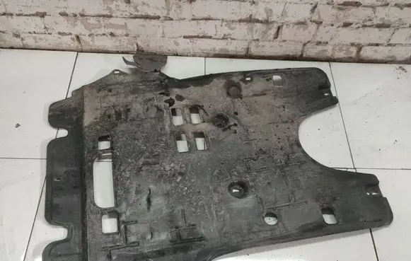 Citroen C4 Grand Picasso Engine splash shield/under tray 