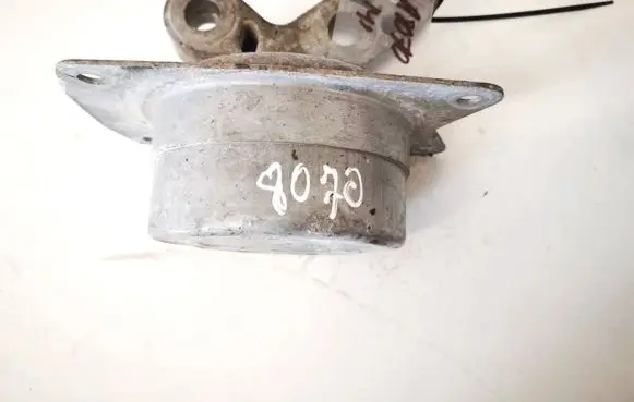 Opel Insignia A Engine mount bracket 13322171