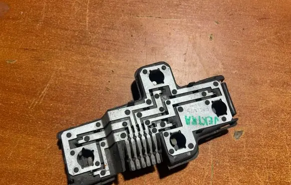 Opel Vectra A Tail light bulb cover holder 12870840