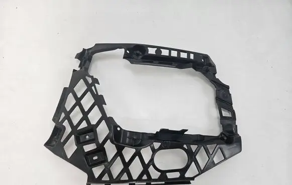 Volkswagen PASSAT B8 Front bumper mounting bracket 3G0807177E