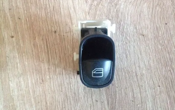 Mercedes-Benz C W203 Electric window control switch 060704NQ04