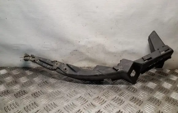 Volkswagen PASSAT B5 Front bumper mounting bracket 3B0807050B