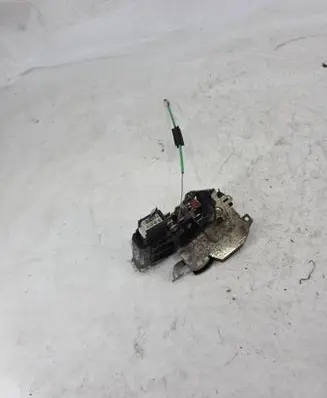 BMW 5 E34 Front door lock 67118353011 8353011