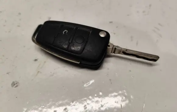 Audi A4 S4 B7 8E 8H Ignition key/card 8e0837220k