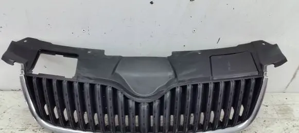 Skoda Fabia Mk2 (5J) Front bumper upper radiator grill 3V0853653