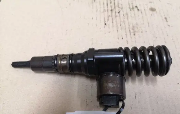 Audi A4 S4 B7 8E 8H Fuel injector 03G130073G
