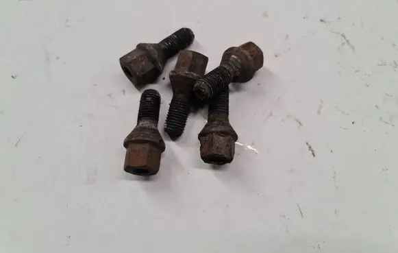 Opel Zafira B Nuts/bolts 