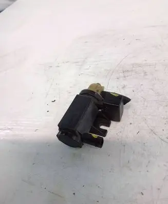 Mercedes-Benz B W245 Turbo solenoid valve A0061536628 70078202 07H123