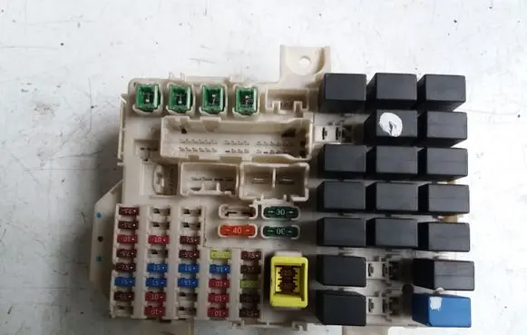Mitsubishi Colt Fuse box set 8565A174 8637A389