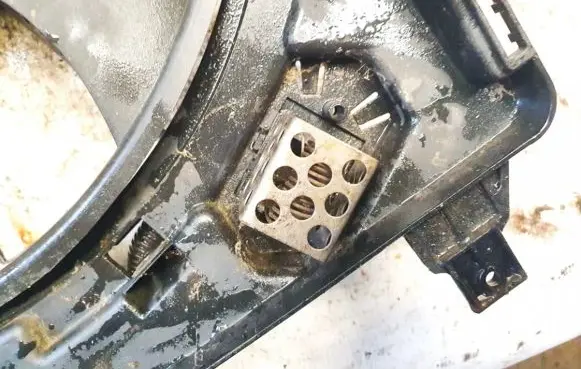 Renault Clio II Coolant fan relay 