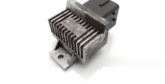 Mercedes-Benz A W176 Glow plug pre-heat relay 110678071R