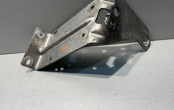 BMW M3 e92 Fender mounting bracket 7188835 77772210