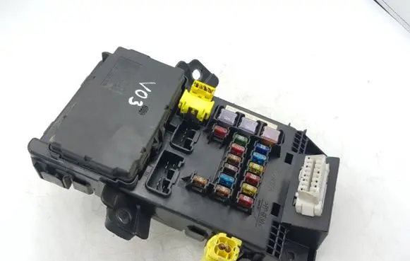 Toyota Avensis T220 Fuse box set 8264105011