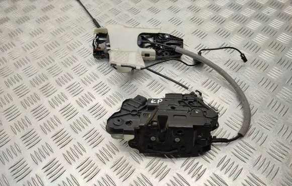 Volkswagen Scirocco Front door lock 5N1837015C 1K8837885F