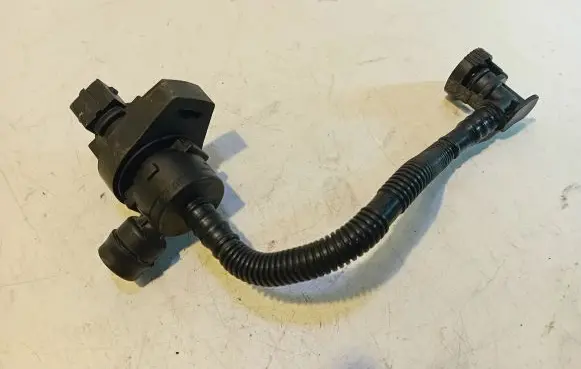 BMW 5 F10 F11 Turbo solenoid valve 7572237