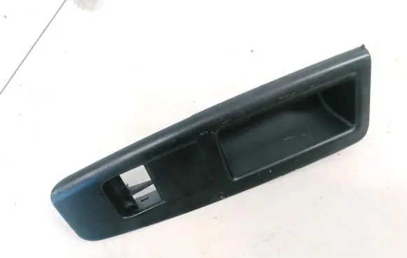 Volkswagen Polo IV 9N3 Front door window switch trim 6Q1867171E
