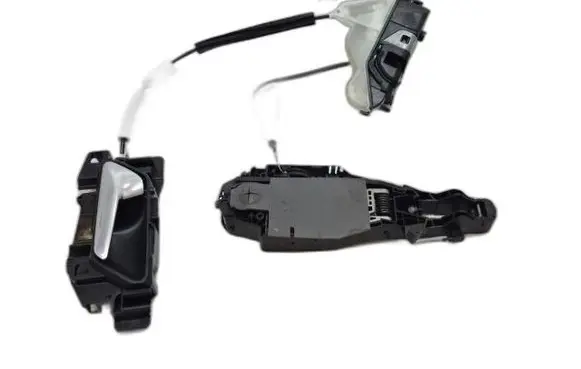 Peugeot 3008 II Front door lock 104235