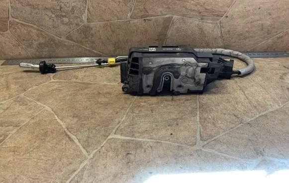 Mercedes-Benz C W205 Coupe door lock (next to the handle) A2220063999
