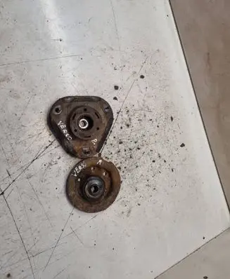 Toyota Corolla Verso AR10 Front upper strut mount 