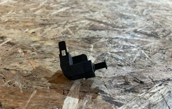 Volkswagen Polo III 6N 6N2 6NF Hand parking brake sensor 1H0947561A