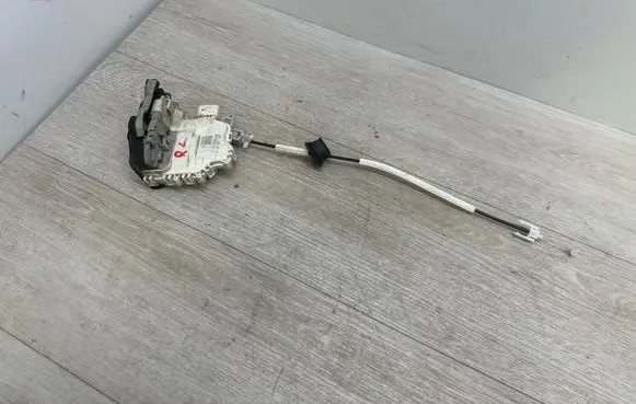 Porsche Macan (95B) Rear door lock 8K0839015D