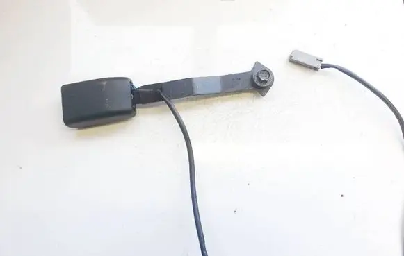 Front seatbelt buckle