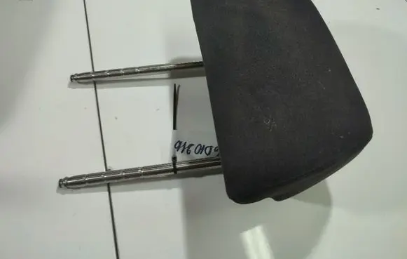 Volkswagen PASSAT B5 Front seat headrest 