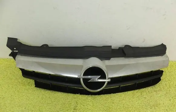 Opel Vectra C Front bumper upper radiator grill 903000041