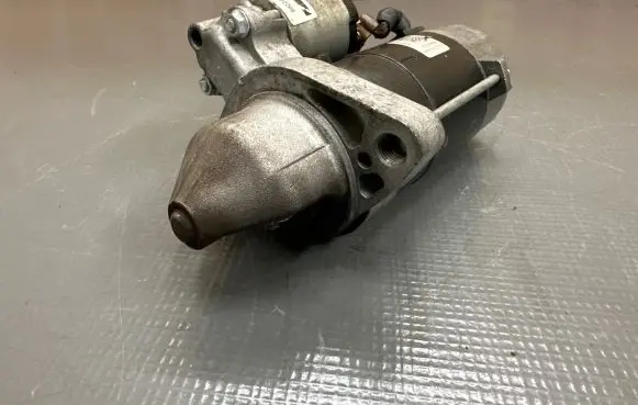 Toyota Avensis T270 Starter motor LRS02265