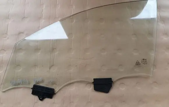 Hyundai Sonata DN8 Side middle window/glass 