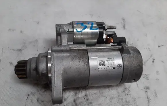 Volkswagen Golf VII Starter motor 02M911024B
