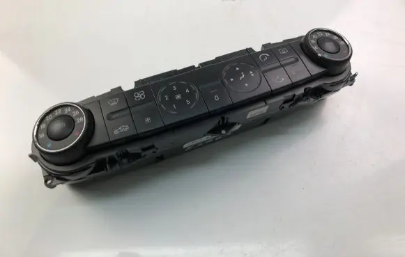 Mercedes-Benz CLS C219 Interior fan control switch 2118300185