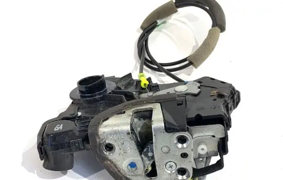 Toyota Avensis T270 Front door lock