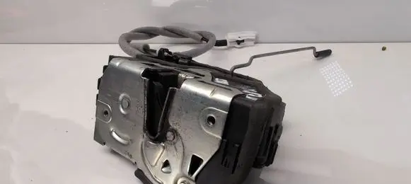 BMW 1 E81 E87 Front door lock 7059974
