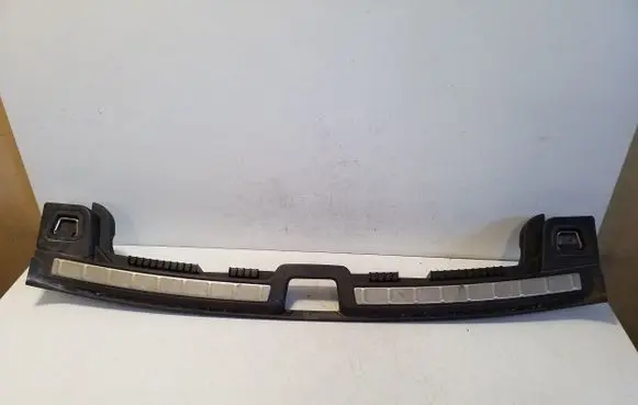 Trunk/boot sill cover protection