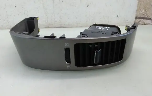 Toyota Prius (NHW20) Dash center air vent grill 554757020