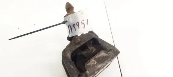 Volkswagen Golf V Engine mount bracket 1K0199262