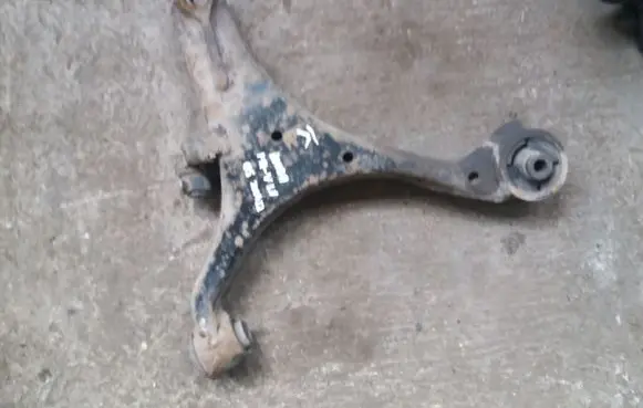 Honda FR-V Front lower control arm/wishbone