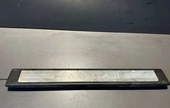 Jaguar XF X250 Front sill trim cover 8X2313200AF