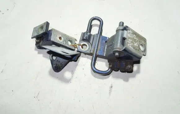 Audi A4 S4 B7 8E 8H Front door lower hinge 8E0831411B