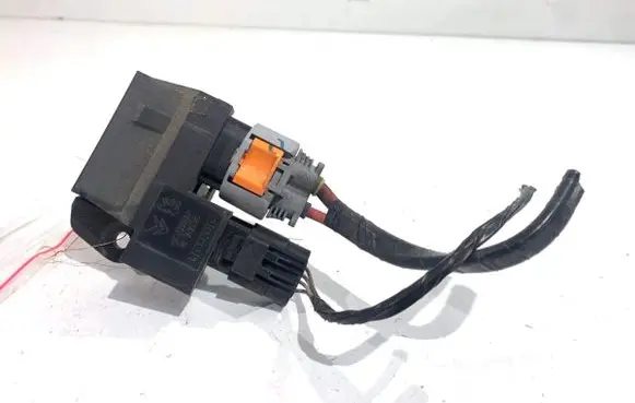 Citroen DS5 Fan control module 98372A