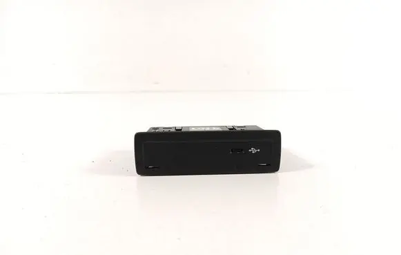 Mercedes-Benz A W177 USB socket connector A2478203902
