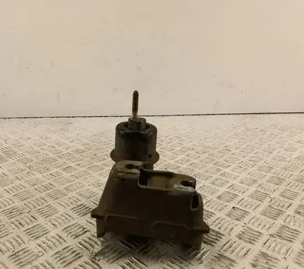 Subaru Outback (BS) Engine mount bracket 