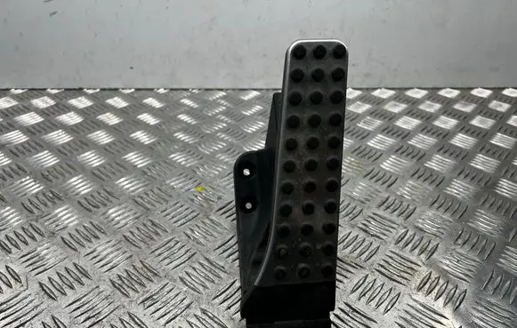Mercedes-Benz GLC X253 C253 Accelerator throttle pedal A2533000104