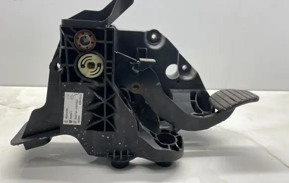 Renault Trafic III (X82) Brake pedal 93459474 465016415R 0653009