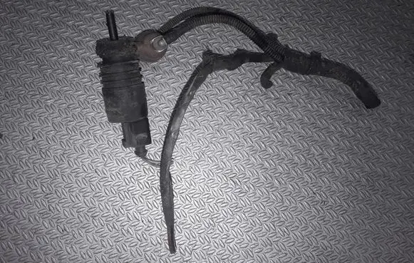 Volkswagen PASSAT B6 Windscreen/windshield washer pump 955651